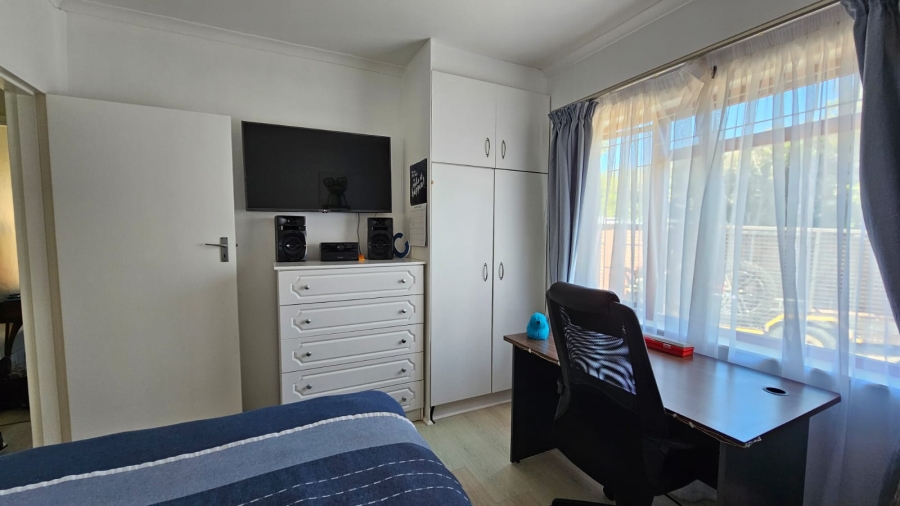 To Let 4 Bedroom Property for Rent in Fish Hoek Western Cape